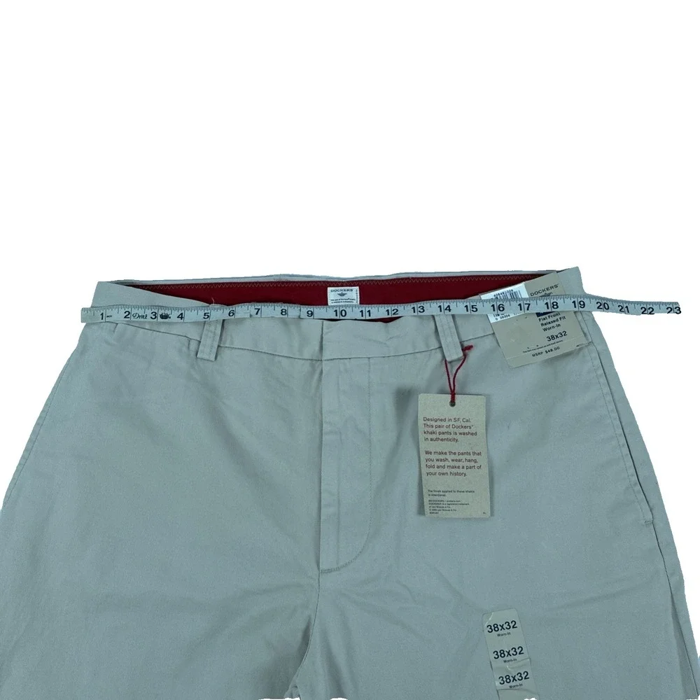 Y2K Mens Dockers Iconic Khaki Flat Front Relaxed Fit Pants Size 38x32 NWT Beige